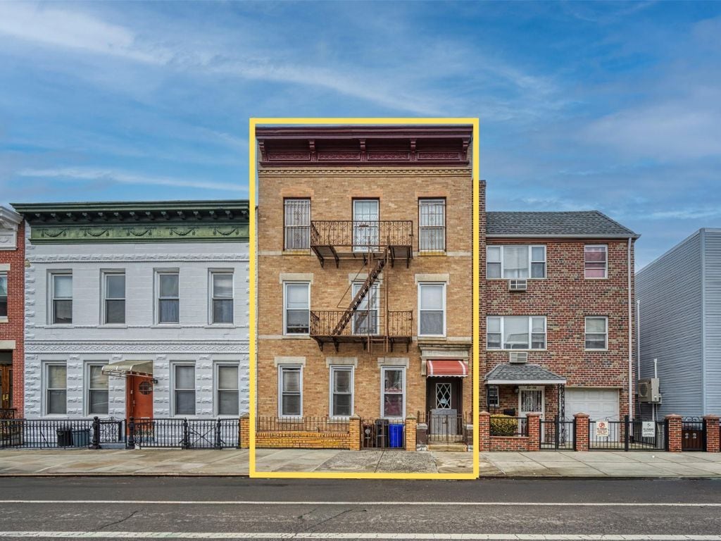 3172 44th St, Astoria, NY à vendre Photo principale- Image 1 de 75