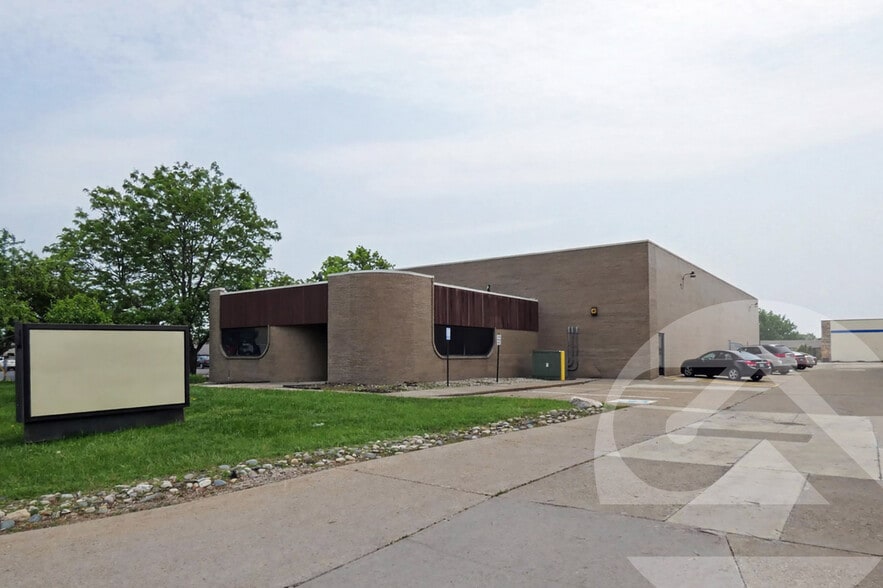 996-1000 E Mandoline Ave, Madison Heights, MI for lease - Primary Photo - Image 1 of 2