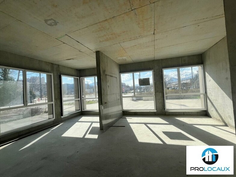 Flex in Le Pont-de-Claix for sale - Interior Photo - Image 3 of 6