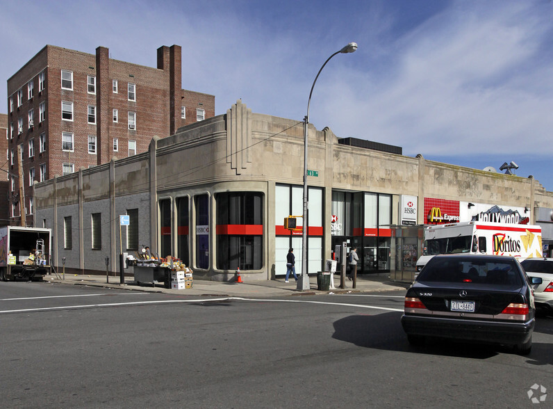 95-01-95-07 63rd Dr, Rego Park, NY à vendre - Photo principale - Image 1 de 1