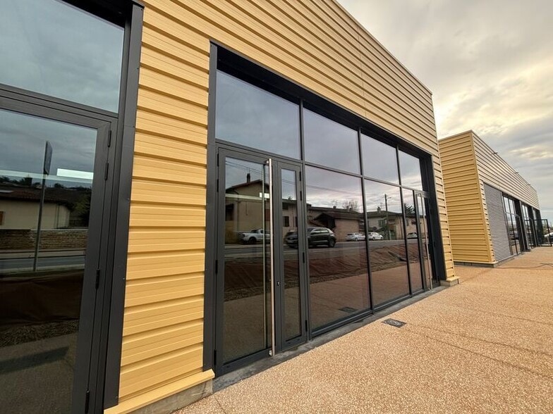Retail in Limas for lease - Building Photo - Image 1 of 6
