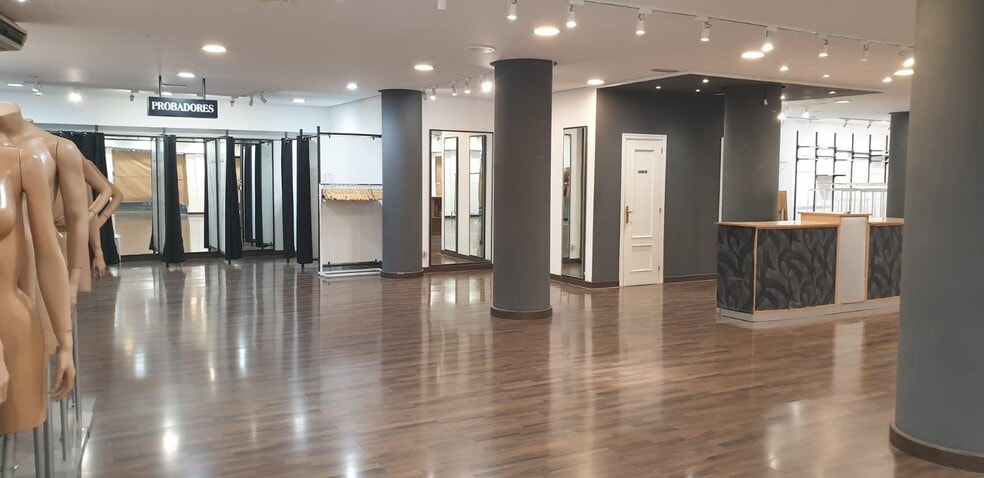 Retail in Elche, Alicante for lease - Building Photo - Image 2 of 12