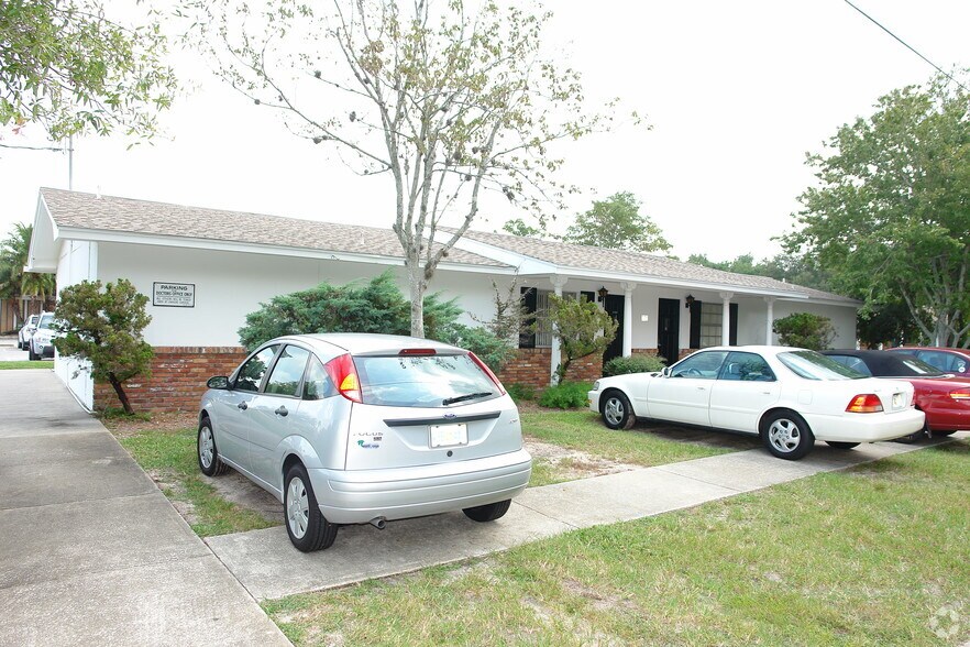 775 Briarwood Dr, Daytona Beach, FL for sale - Primary Photo - Image 1 of 2