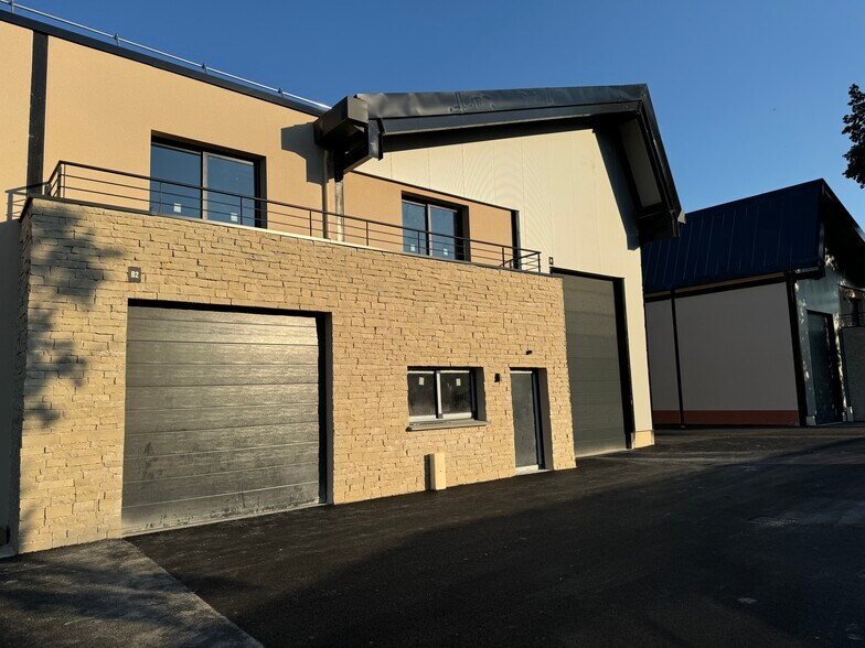 3 Rue Du Parc, Hérouville-en-Vexin for sale - Building Photo - Image 3 of 3