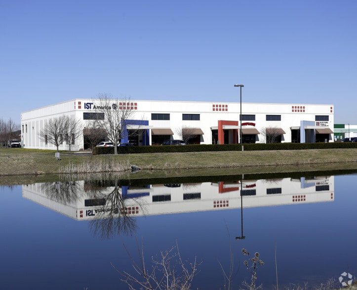 125-127 Capista Dr, Shorewood, IL for sale - Building Photo - Image 2 of 6