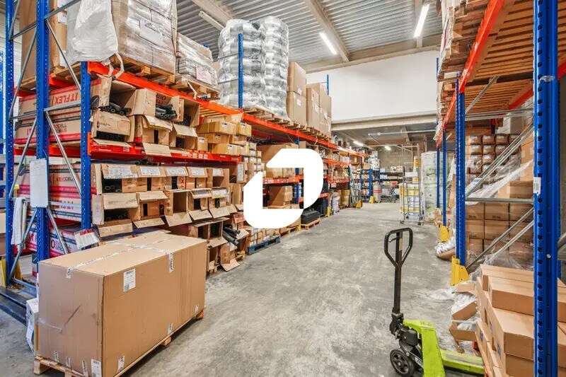 Flex in Nanterre for lease - Interior Photo - Image 2 of 12