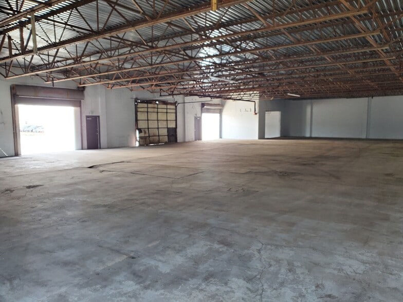 4207-4209 Menlo Dr, Baltimore, MD for lease - Interior Photo - Image 3 of 8