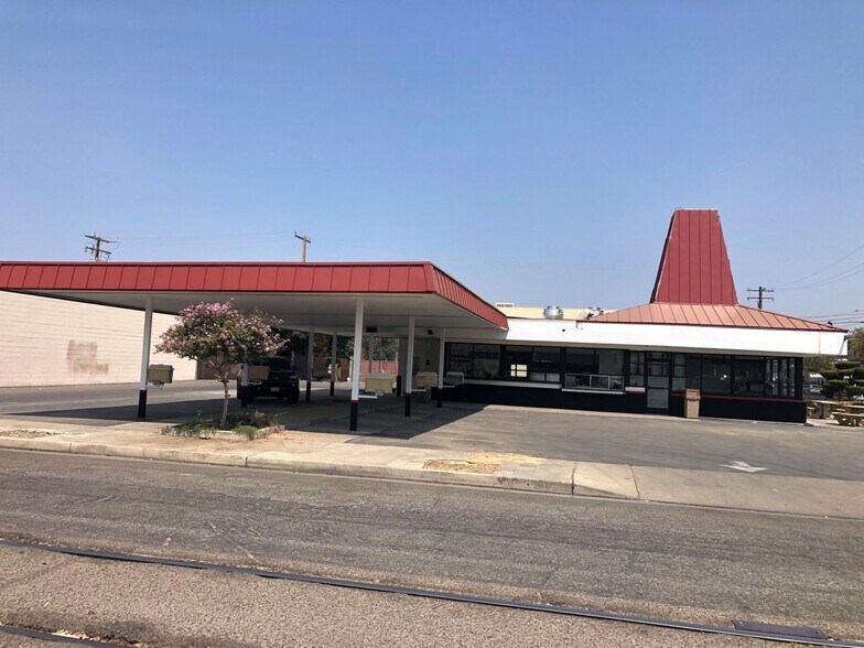 301 N Willis St, Visalia, CA for sale - Building Photo - Image 2 of 5