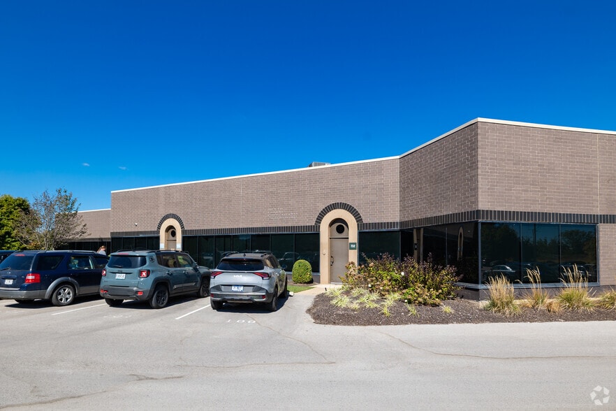 732-756 Goddard Ave, Chesterfield, MO for lease - Building Photo - Image 2 of 3