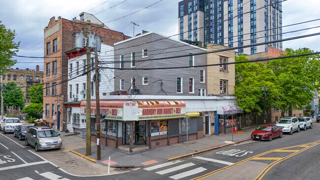 More details for 104 Storms Ave, Jersey City, NJ - Retail for Sale