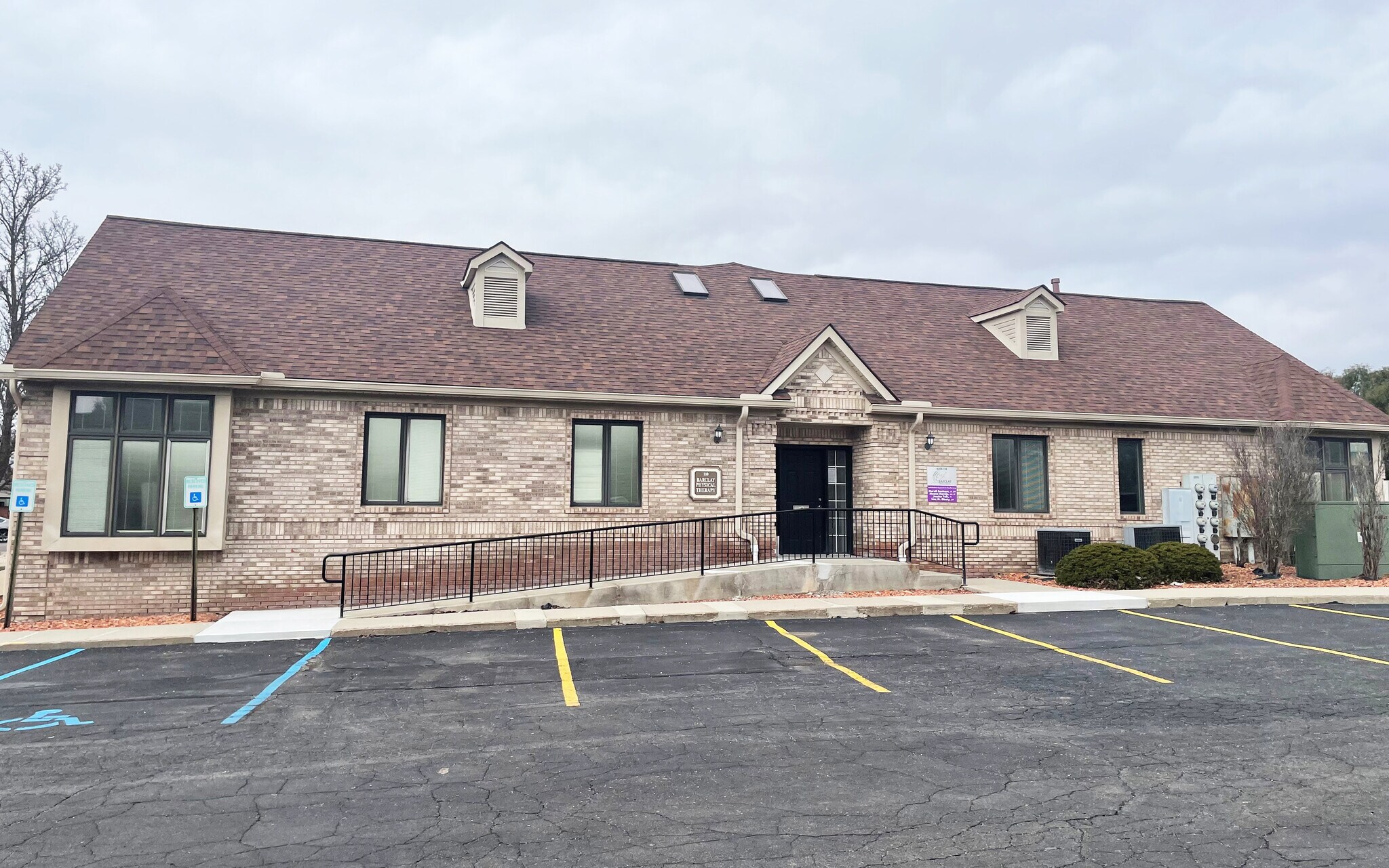 555 Barclay Cir, Rochester Hills, MI for lease Building Photo- Image 1 of 7