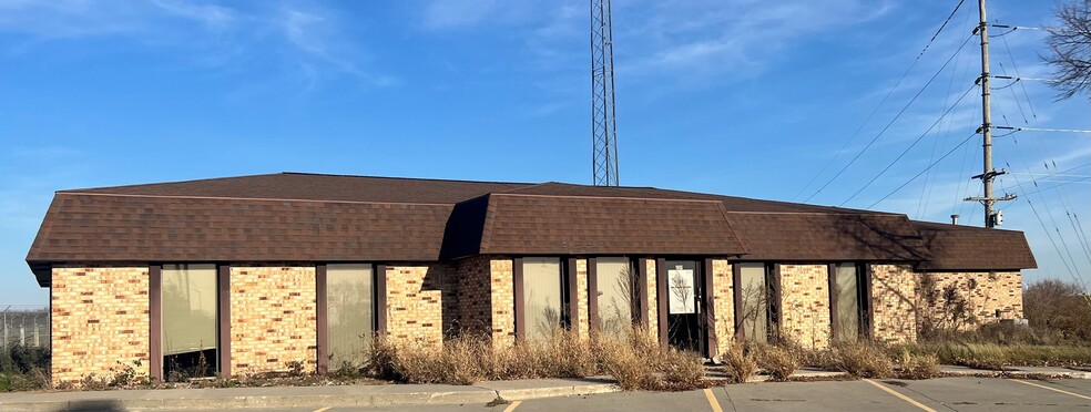 2825 E 13th St, Ames, IA for lease - Building Photo - Image 1 of 1