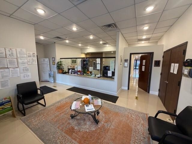 860 Bloomfield Ave, West Caldwell, NJ à vendre - Photo intérieure - Image 2 de 6