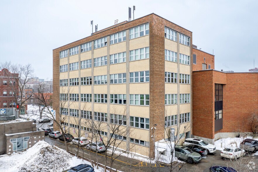 5298-5300 Ch de la Côte-des-Neiges, Montréal, QC à louer - Photo du bâtiment - Image 3 de 3