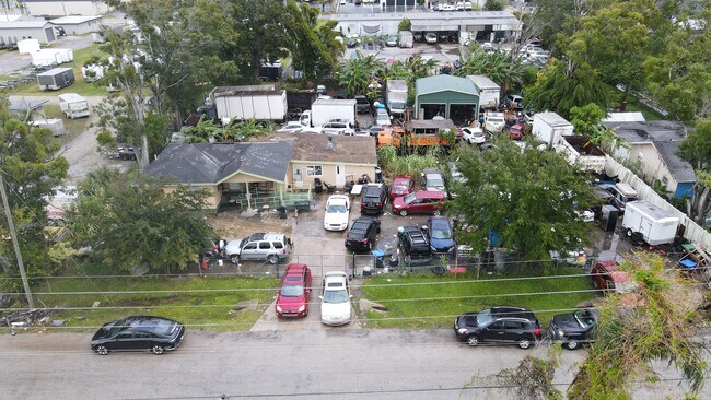 Plus de détails pour 655 Barry St, Orlando, FL - Commerce de détail à vendre