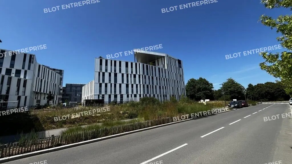 Office in Cesson-Sévigné for lease Building Photo- Image 1 of 18