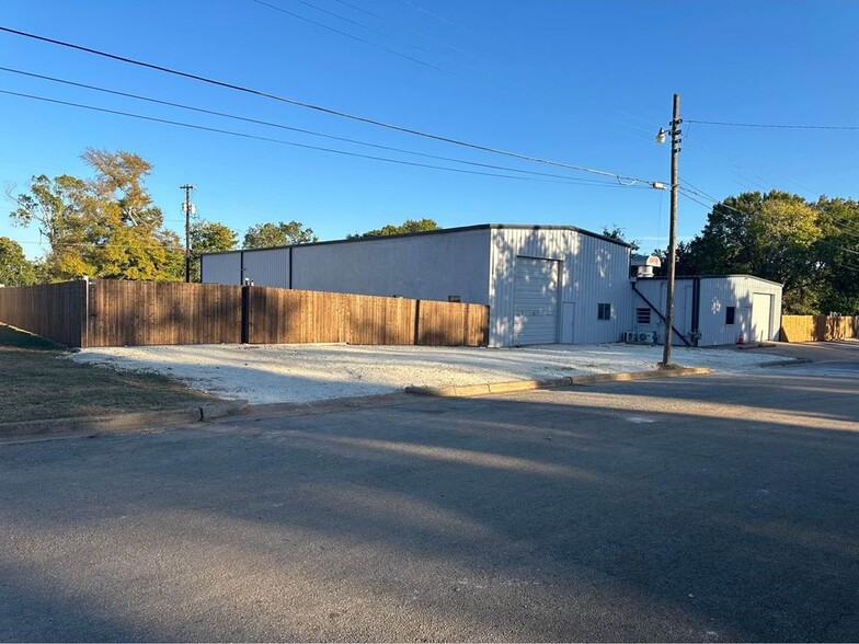 306 N Perry St, Palestine, TX for lease - Primary Photo - Image 1 of 10