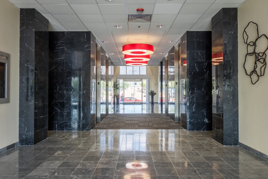 1250 E Copeland Rd, Arlington, TX for lease - Lobby - Image 3 of 25