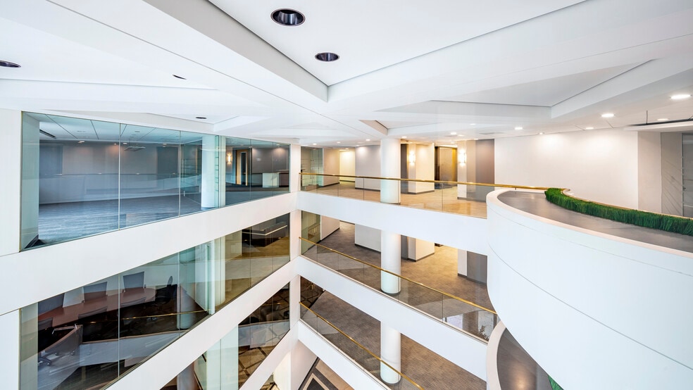 8219 Leesburg Pike, Vienna, VA for lease - Interior Photo - Image 3 of 9