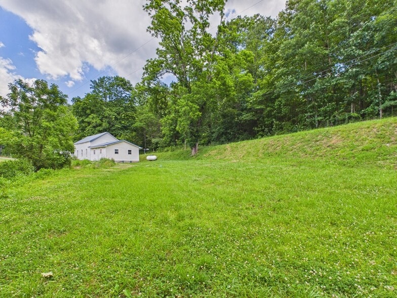 2071 Mattie Rd, Louisa, KY for sale - Building Photo - Image 1 of 31
