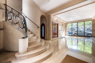 15 Boulevard Flandrin, Paris for lease Interior Photo- Image 2 of 18