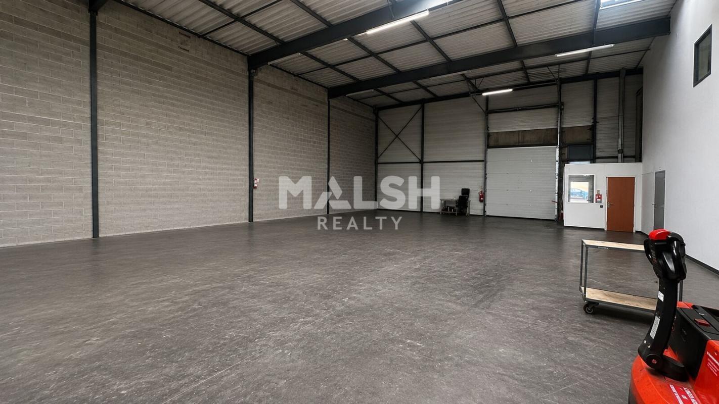 Flex in Saint-Priest for lease Interior Photo- Image 1 of 14
