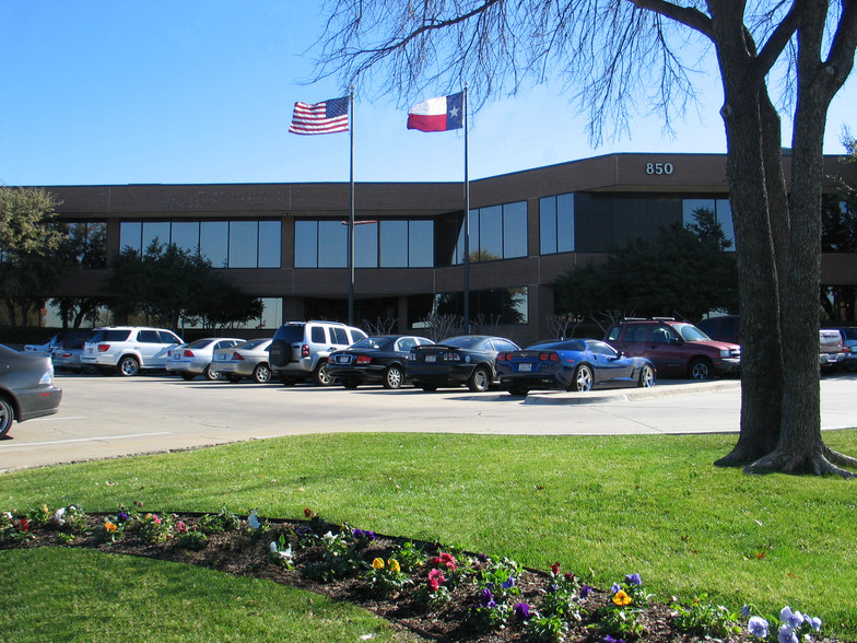 830 E Central Pky, Plano, TX for lease - Building Photo - Image 3 of 8