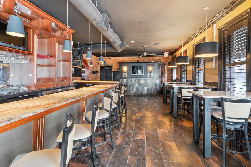 700 N Salina St, Syracuse, NY for sale - Interior Photo - Image 2 of 29