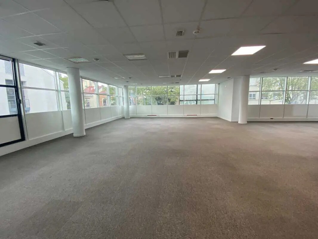 Bureau dans Lyon à louer Photo du bâtiment- Image 1 de 1
