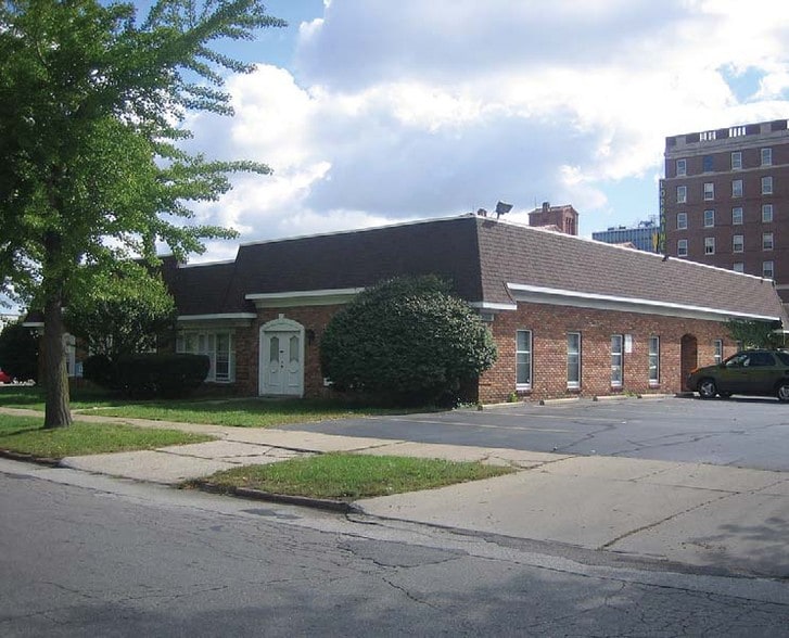 1217 Jefferson Ave, Toledo, OH à louer - Photo du bâtiment - Image 3 de 4