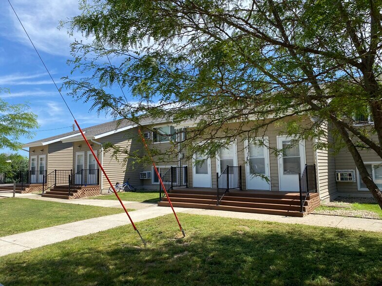 302 E Pine St, Philip, SD à vendre - Photo du bâtiment - Image 3 de 15