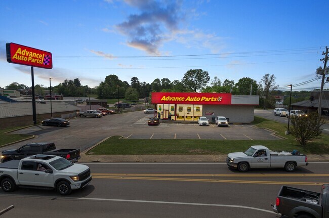 Plus de détails pour 45 Main St, Savannah, TN - Commerce de détail à vendre