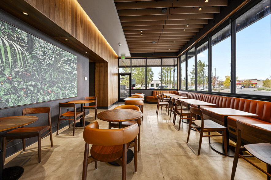 Starbucks Investment Opportunity portfolio of 3 properties for sale on LoopNet.ca - Building Photo - Image 2 of 15