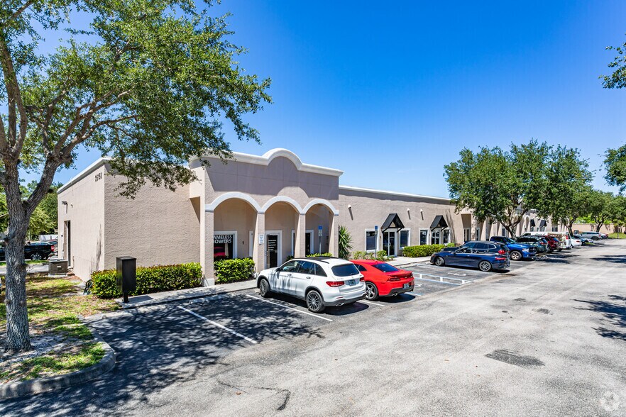25150 Bernwood Dr, Bonita Springs, FL à louer - Photo du bâtiment - Image 2 de 8