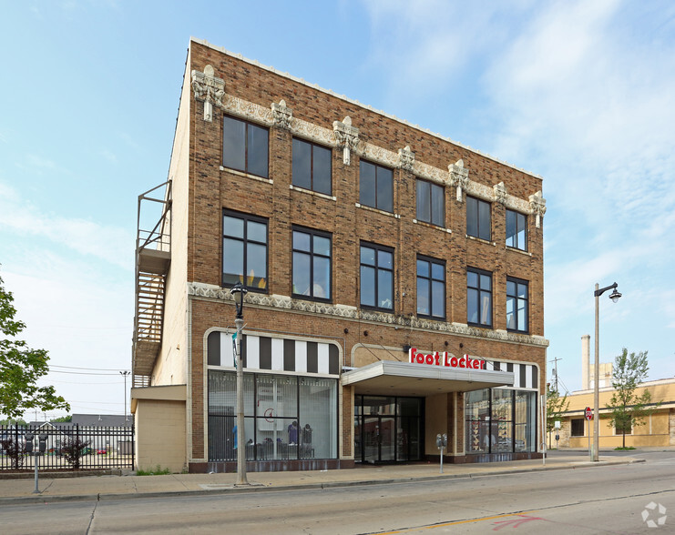 1125-1135 W Historic Mitchell St, Milwaukee, WI for lease - Building Photo - Image 2 of 3