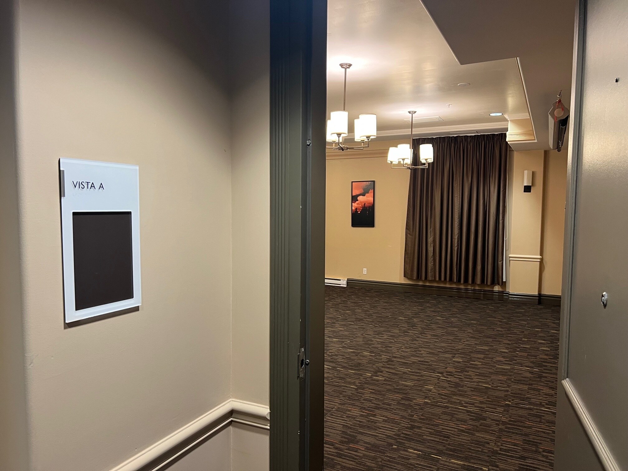 435 Gregoire Dr, Fort McMurray, AB à louer Photo intérieure- Image 1 de 4