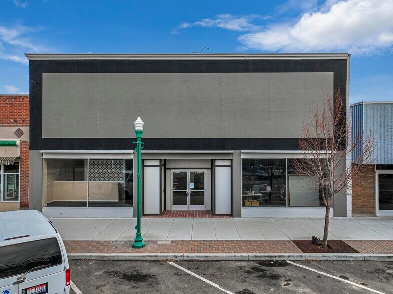 233 Main Ave E, Twin Falls, ID à vendre - Photo du bâtiment - Image 1 de 1