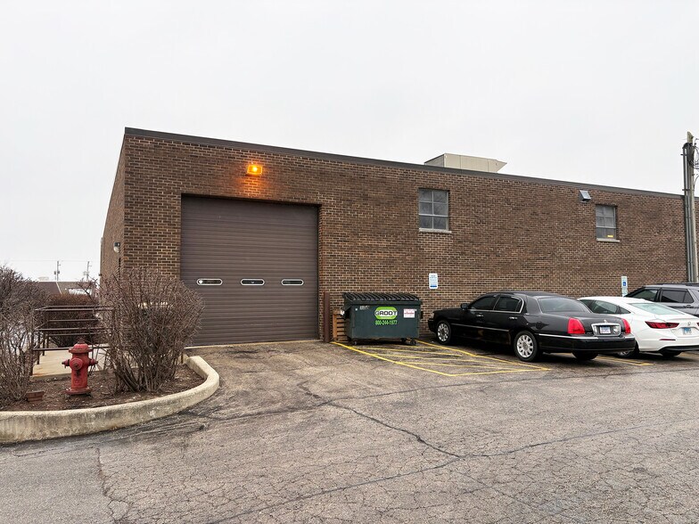 620-630 Estes Ave, Schaumburg, IL à vendre - Photo du bâtiment - Image 2 de 12