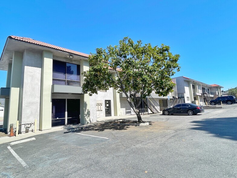 420 W Baseline Rd, Glendora, CA à louer - Photo du bâtiment - Image 2 de 2
