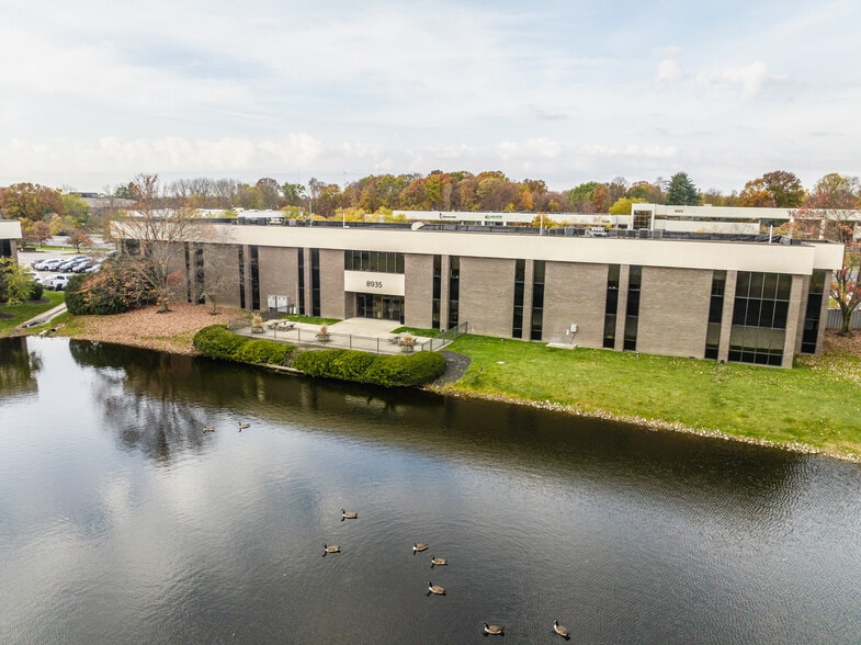 8935 N Meridian St, Indianapolis, IN for lease - Building Photo - Image 2 of 16