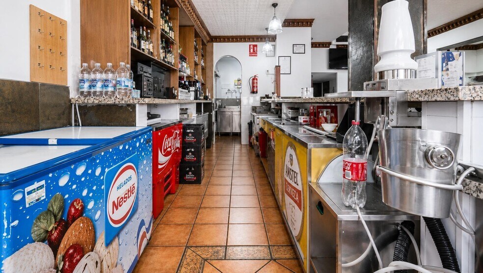 Retail in La Zubia for sale - Interior Photo - Image 3 of 12