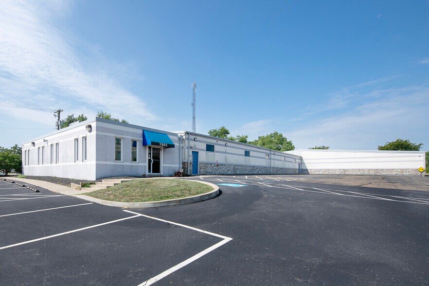 7801 NW Freedom Ave, North Canton, OH à louer - Photo du bâtiment - Image 1 de 13