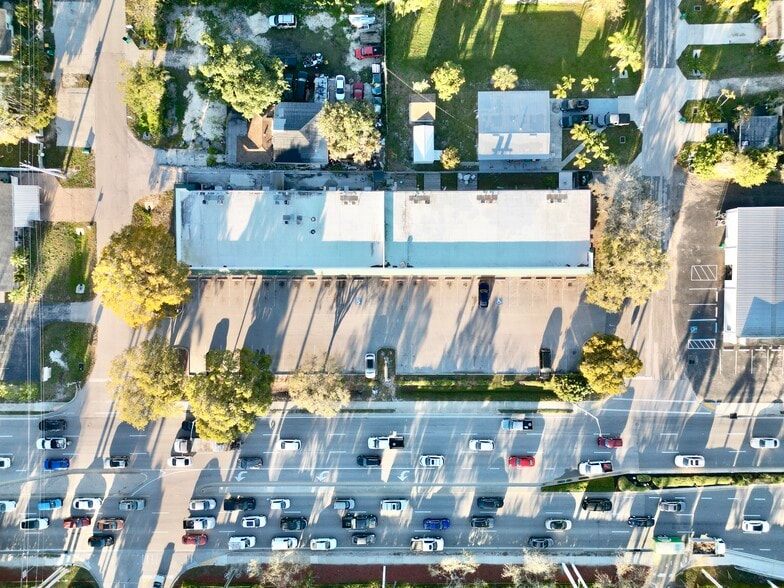 1800-1848 Airport Rd S, Naples, FL for lease - Building Photo - Image 3 of 4