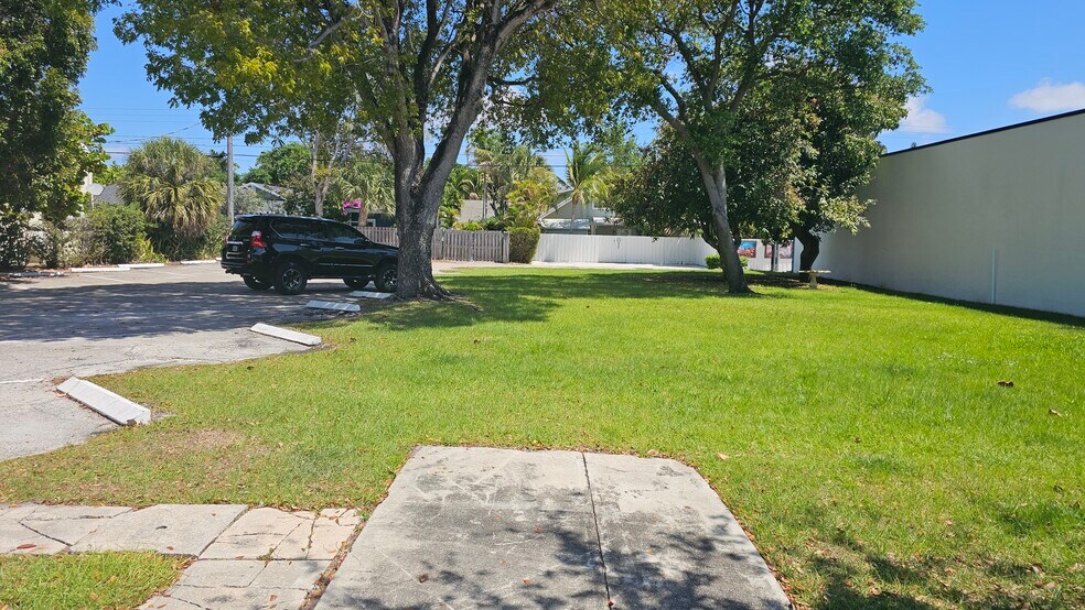 202 N Federal Hwy, Lake Worth, FL à vendre - Photo du bâtiment - Image 2 de 27