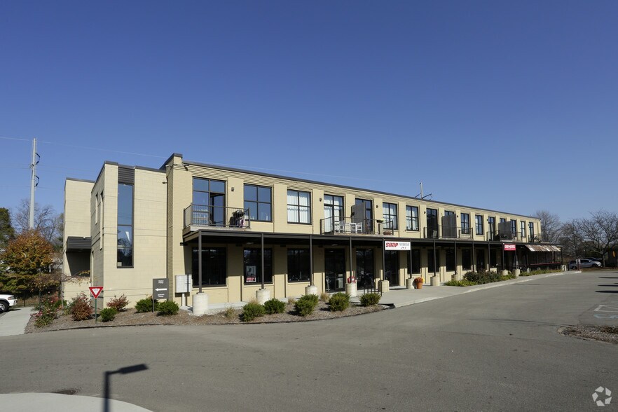 855 Michigan St NE, Grand Rapids, MI à louer - Photo du bâtiment - Image 2 de 6