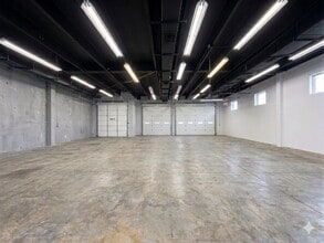 590 SW 9th Ter, Pompano Beach, FL for lease Interior Photo- Image 2 of 5