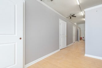 6823 Manchester Ave, Saint Louis, MO for lease Interior Photo- Image 2 of 3
