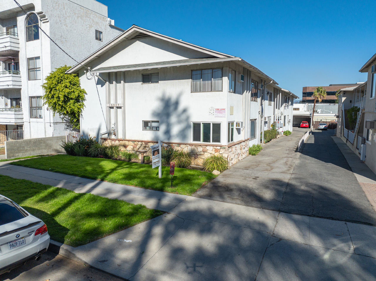 15207 Dickens St, Sherman Oaks, CA à vendre Photo du bâtiment- Image 1 de 14