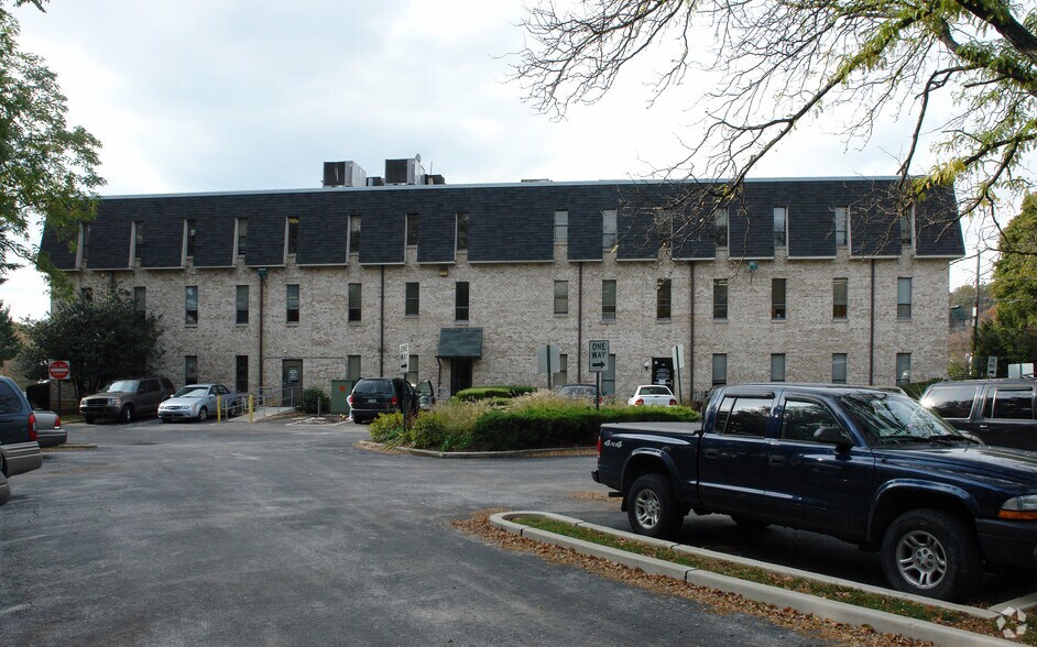 319 N Pottstown Pike, Exton, PA à louer - Photo du bâtiment - Image 2 de 6