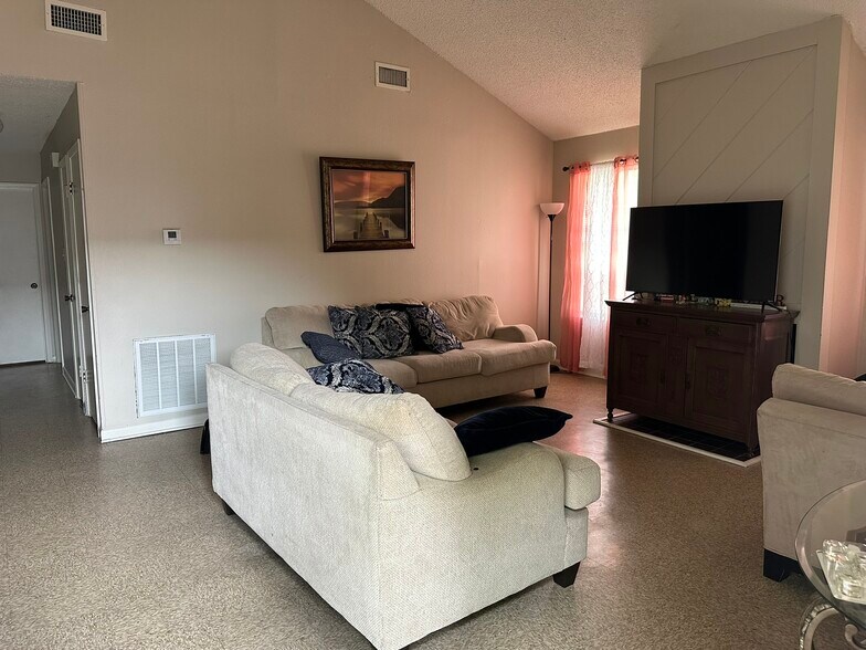 8828 GSRI ave, Baton Rouge, LA à vendre - Photo du bâtiment - Image 3 de 6